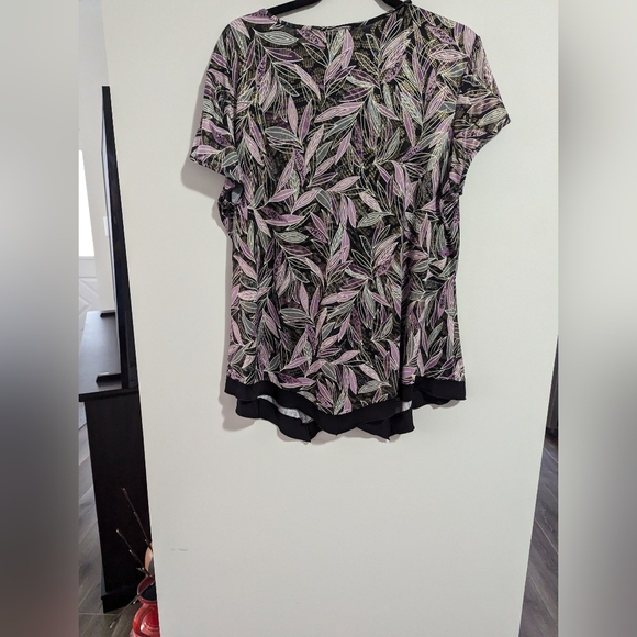 Vintage Tradition pull over blouse. Polyster and spandex. Shimmer. - Picture 4 of 6